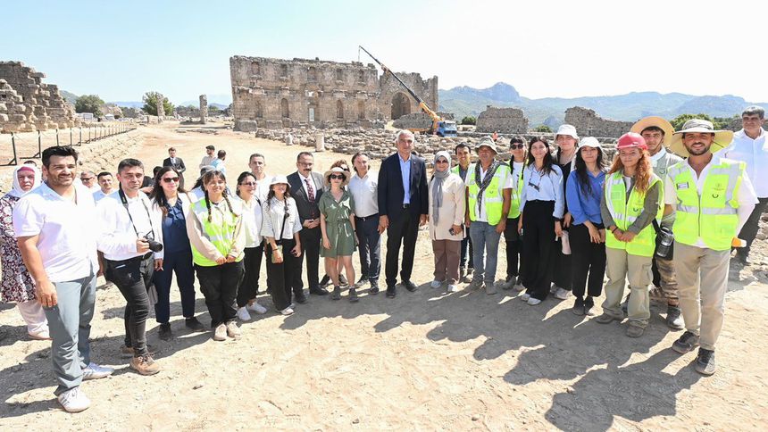 Bakan Ersoy: Aspendos’un üzerinden çağların örtüsünü kaldırıyoruz