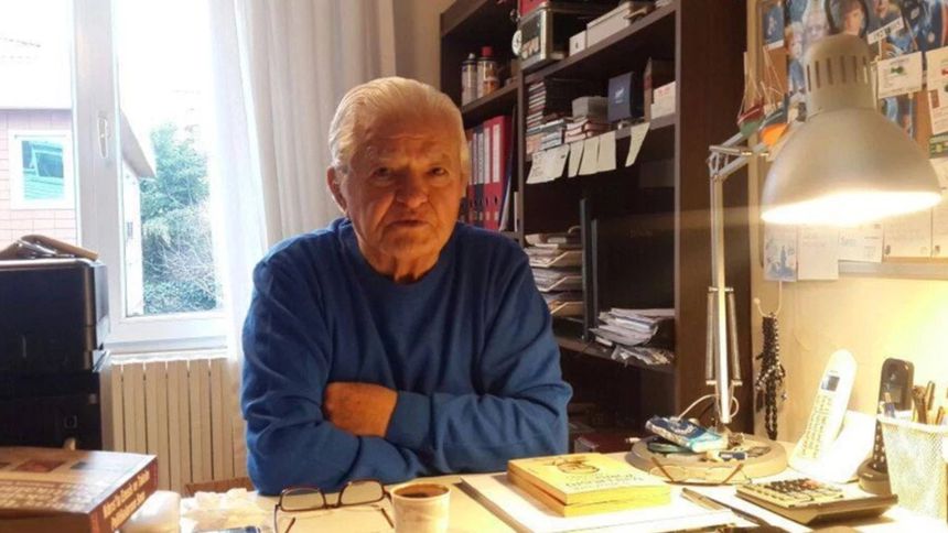 Artık mercekle bile gazete okuyamıyorum