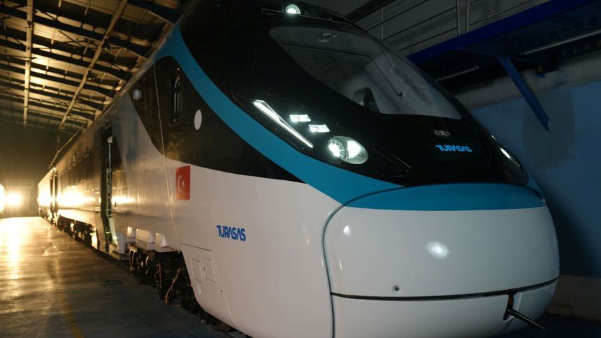 Uraloğlu'dan 'milli elektrikli hızlı tren' açıklaması: Yüzde 90 fiziki ilerlemeye ulaştık