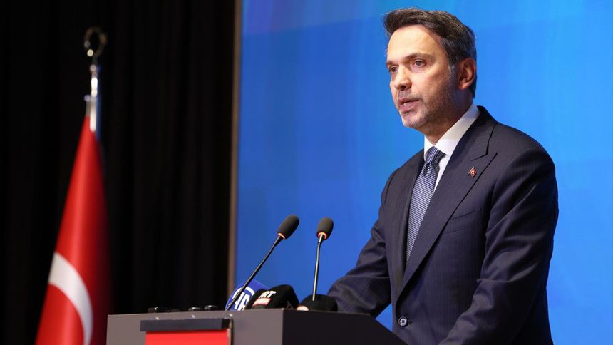 Bayraktar: Türkiye ile KKTC arasında 101 kilometrelik doğal gaz iletim hattı inşa edeceğiz